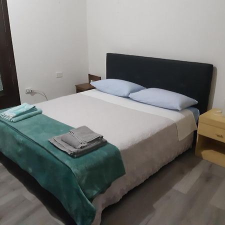 Affitti Brevi Ferrera Monolocale Ferrera 20 Minuti Da Rho Fiera E San Siro Apartment Bareggio Exterior photo