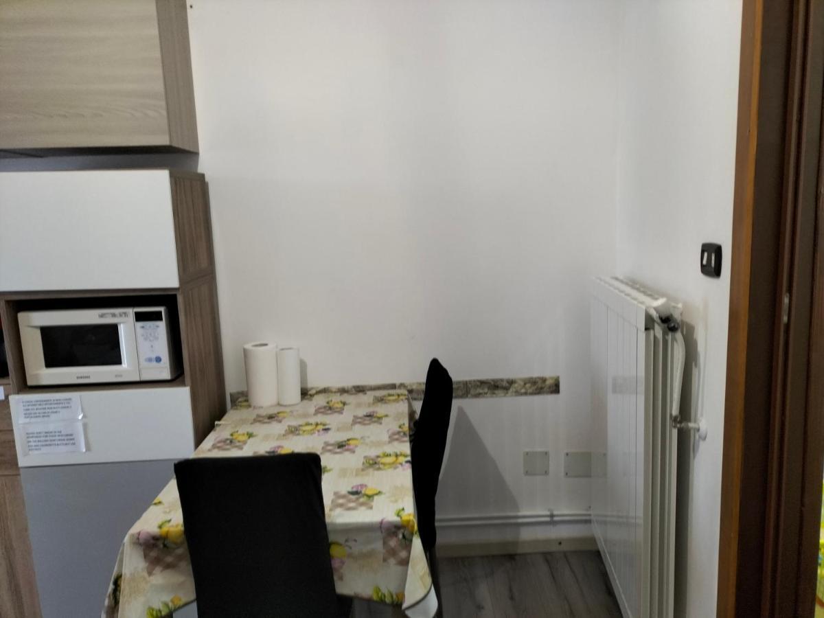 Affitti Brevi Ferrera Monolocale Ferrera 20 Minuti Da Rho Fiera E San Siro Apartment Bareggio Exterior photo